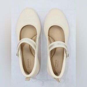 JSPORT Cream Flats by J. Sport Memory Foam SIZE 9